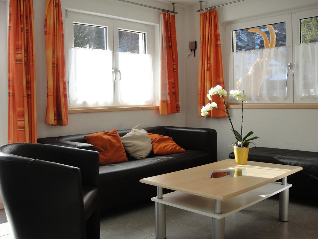 Apartamento Haus Alpenstern Saas-Grund Habitación foto