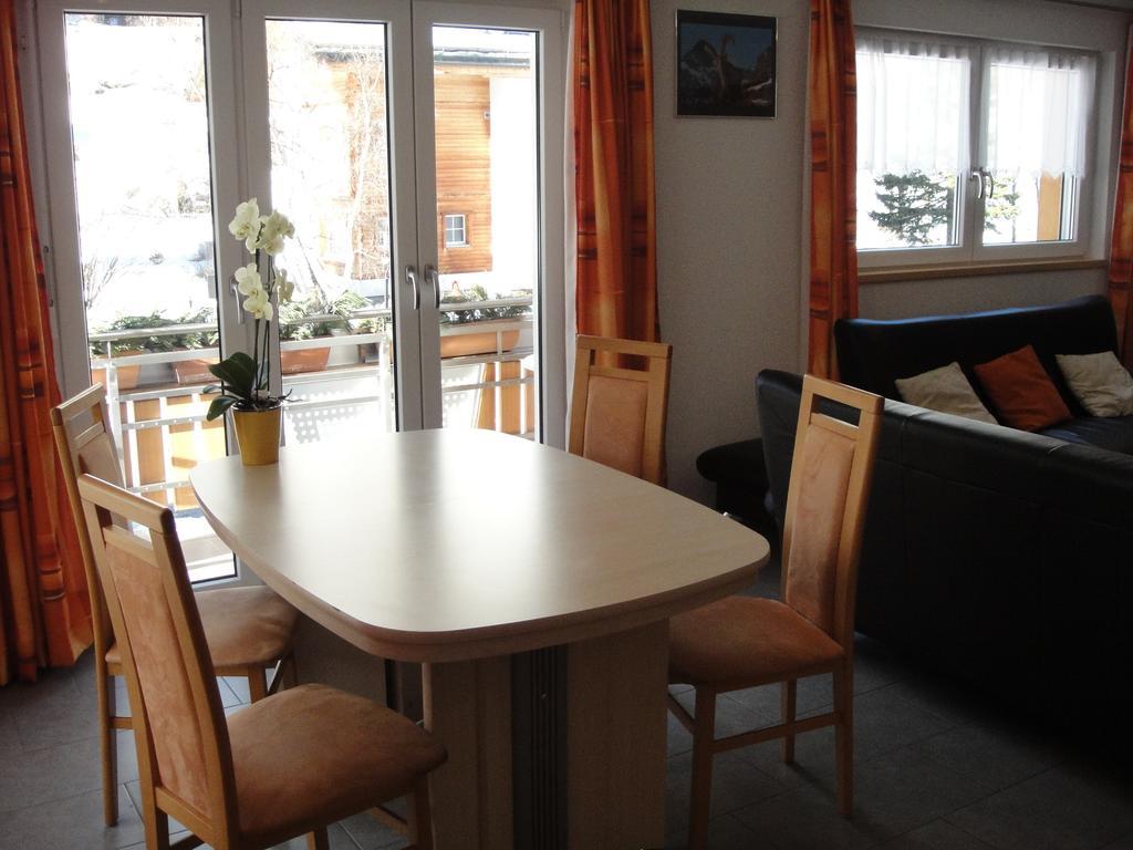 Apartamento Haus Alpenstern Saas-Grund Habitación foto